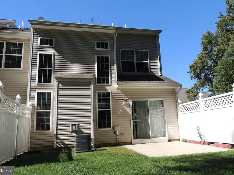 121 Chancellor Dr — Photo 5