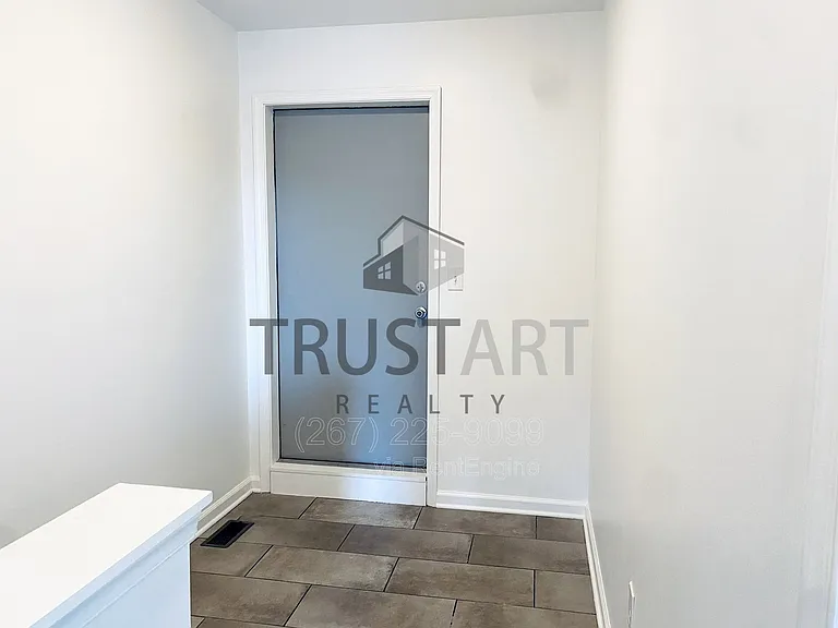 1816 N Front St #B — Photo 14