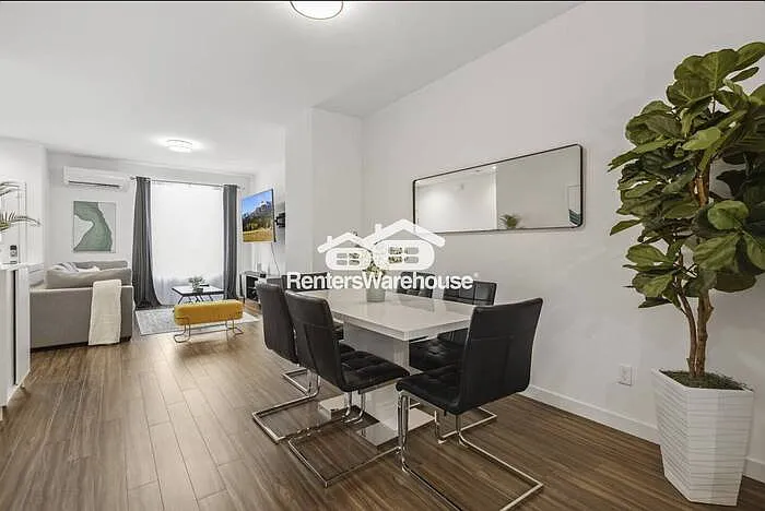 1930 NE 7th Ct — Photo 4