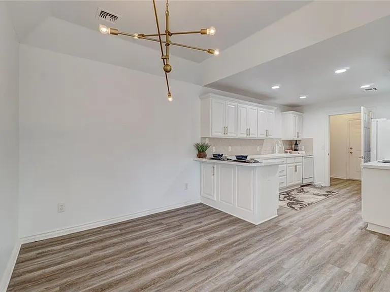 300 Glen Dr — Photo 14