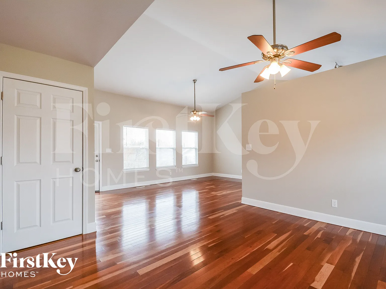 3 bed, 2.0 bath, 1296 sqft, $2,125 — Photo 3