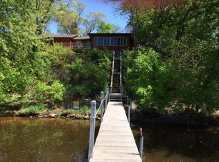 1006 Breezy Point Rd, La Crosse, WI 54603
