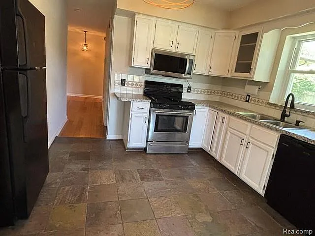 4784 Sylvester Ave — Photo 7