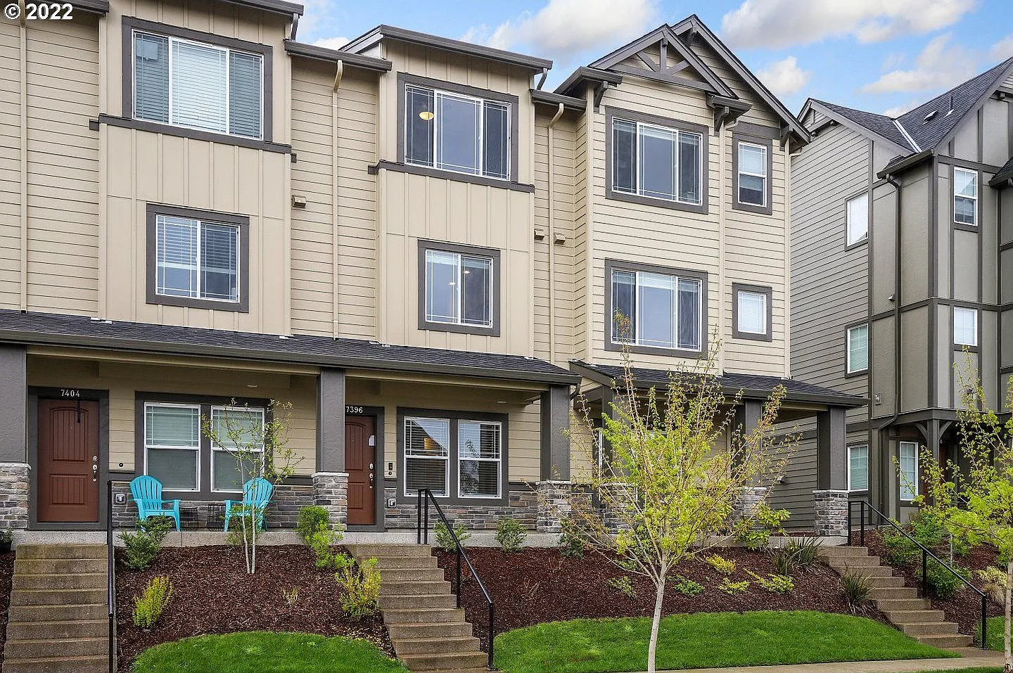 Modern North Bethany 2-Bedroom + Den Townhome with Garage, Private Balcony near Parks & Trails — Photo 2
