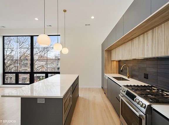 4th image of 3104 N Damen Ave #3