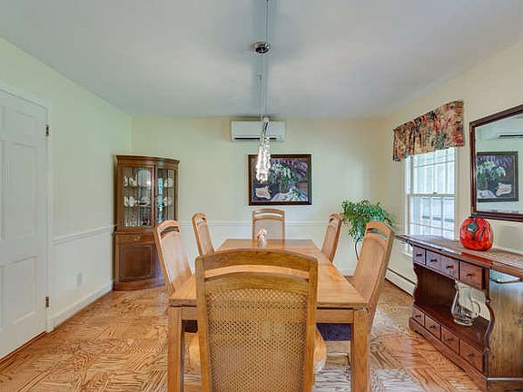 2nd image of 3104 Fox Den Ln