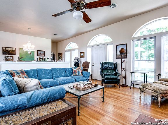5th image of 1110 Gentilz St