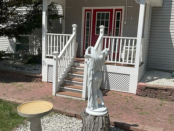 3rd image of 127 High Meadow Dr