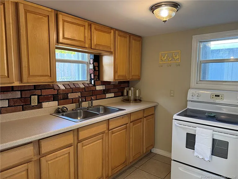 3489 NE Linda Dr — Photo 29