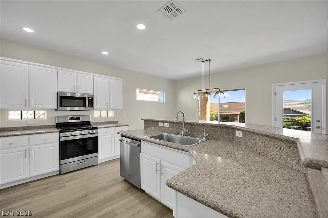 2 bed, 2.0 bath, 1600 sqft, $2,000 — Photo 4