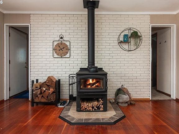 2nd image of 35120 Rueppel Ave
