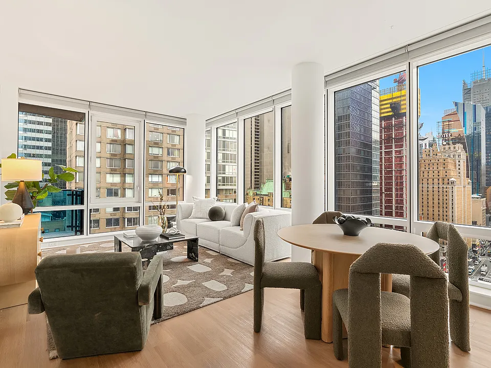 306 W 48th St #25B