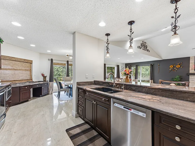 6513 Thoroughbred Loop — Photo 16