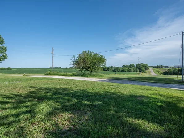 740 S Vine St, Hartford, IA 50118