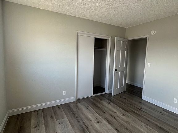 4th image of 1419 W 107th St #204