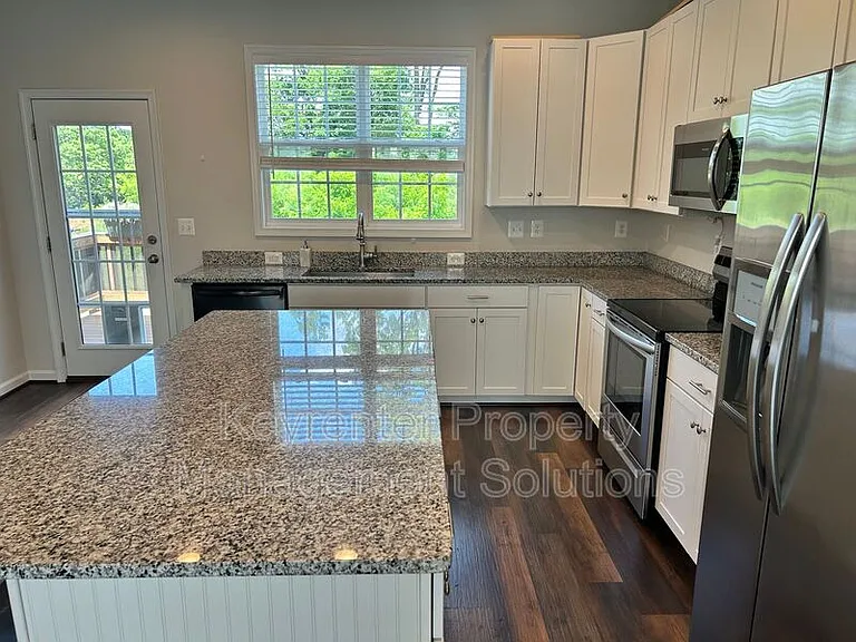 213 Willowshire Ct — Photo 9