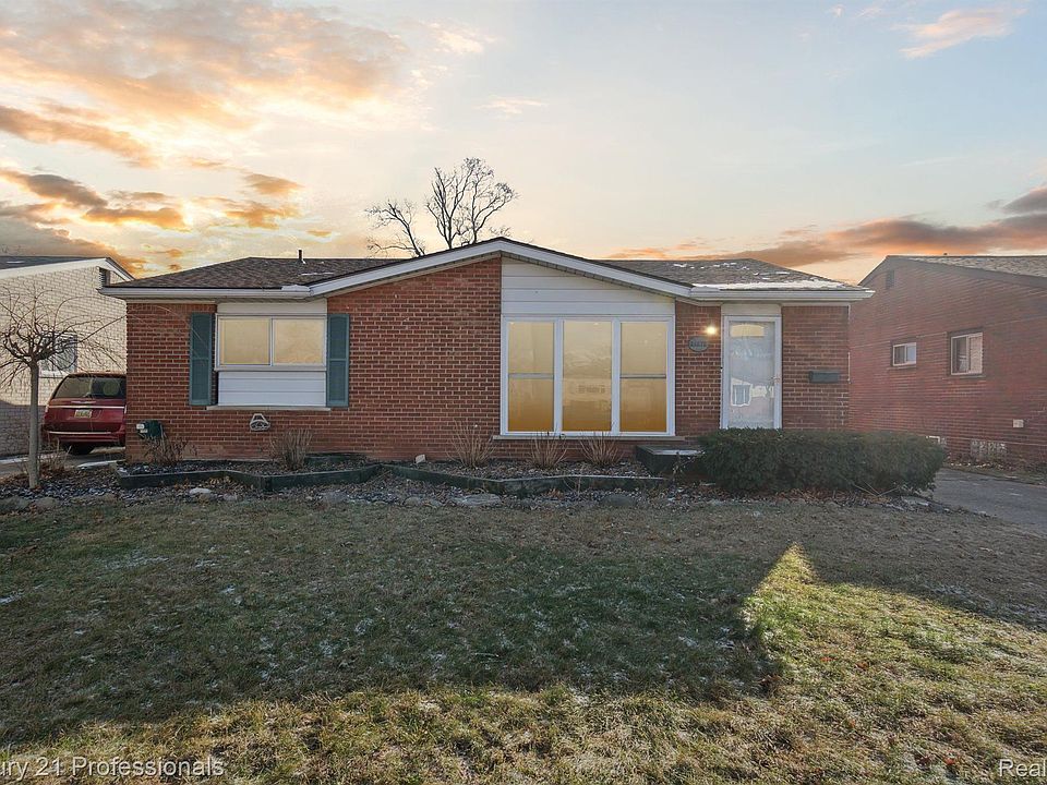 1st image of 31675 Mackenzie Dr