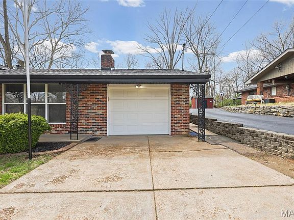 4th image of 1963 Maple Ln