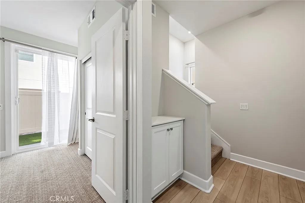 3 bed, 3.5 bath, 1652 sqft, $4,300 — Photo 2