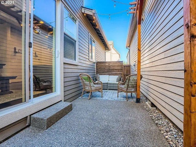 28142 SW Iceland Ave — Photo 27