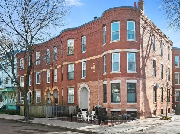 96 Brook St #3, Brookline, MA 02445