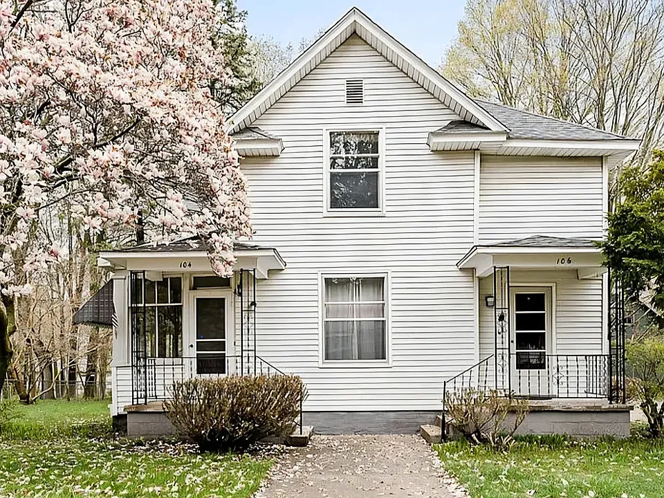 106 W Main St