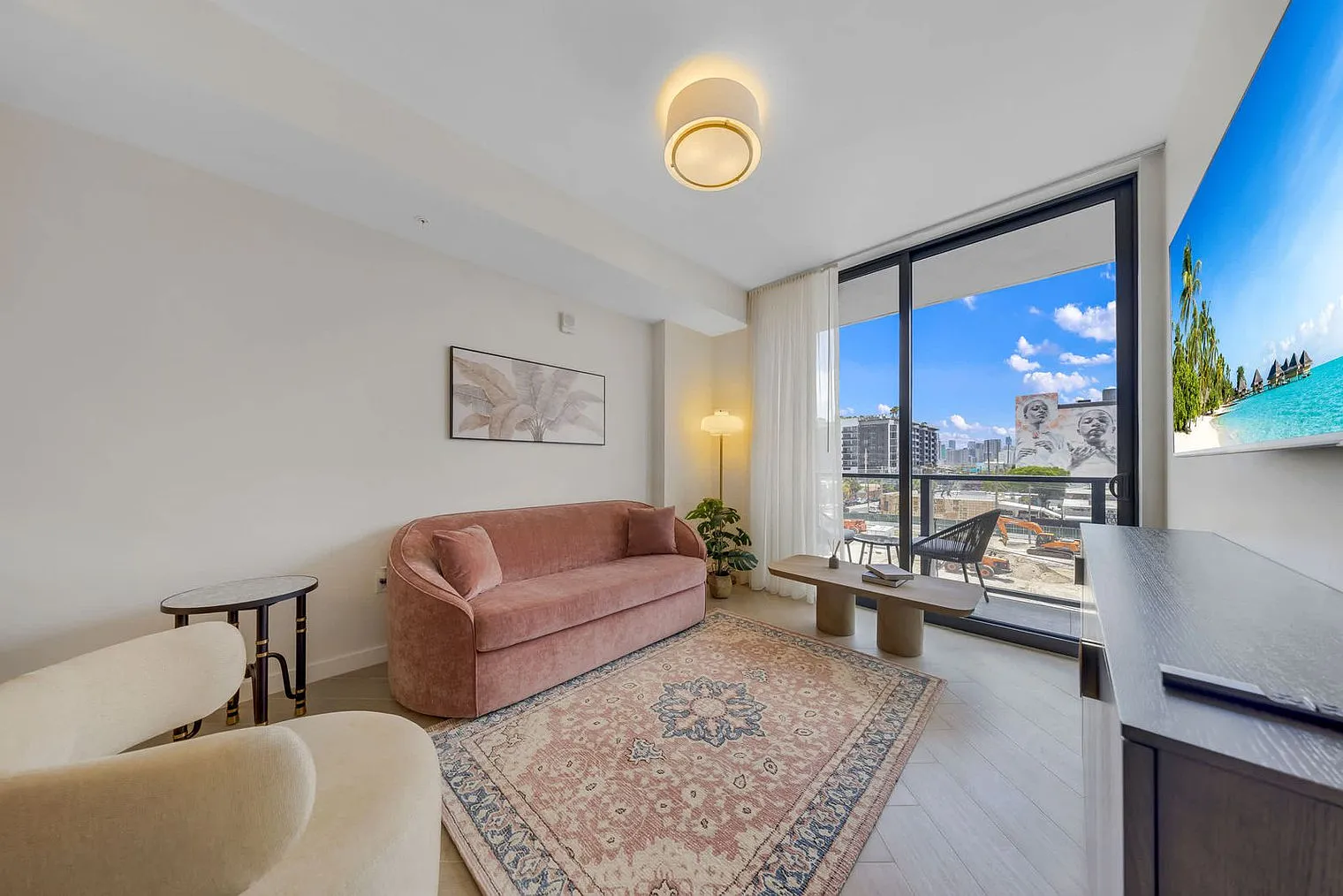 1 bed, 1.0 bath, 635 sqft, $2,466 — Photo 1