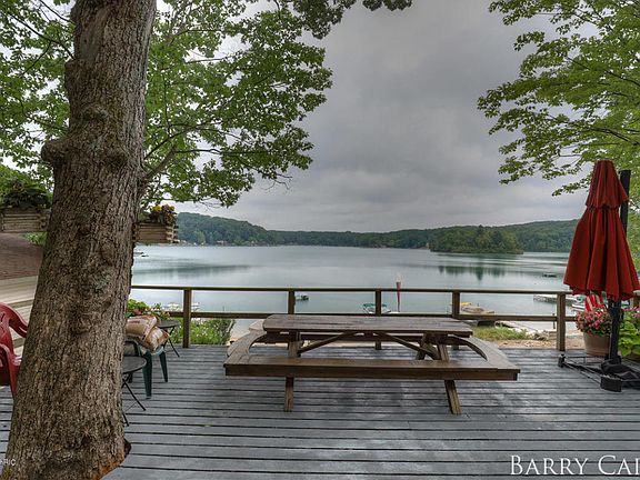 2nd image of 4986 S Lake Shore Blvd
