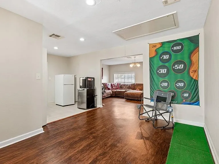 1402 Dominik Dr — Photo 9