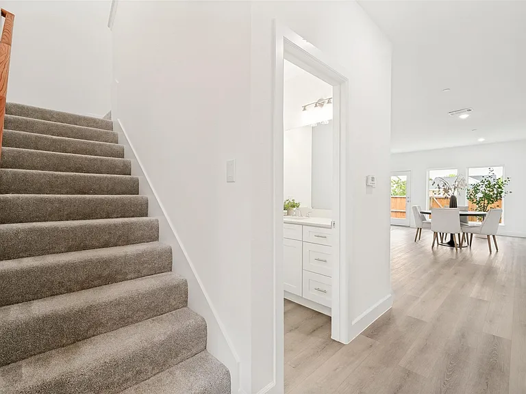 5609 Woodlands Dr — Photo 15