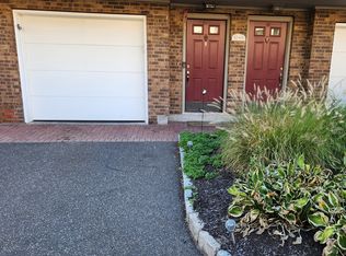 882 N Colony Rd APT 61, Meriden, CT 06450