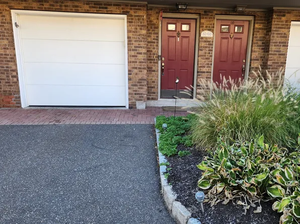 882 North Colony Road APT 61, Meriden, CT 06450