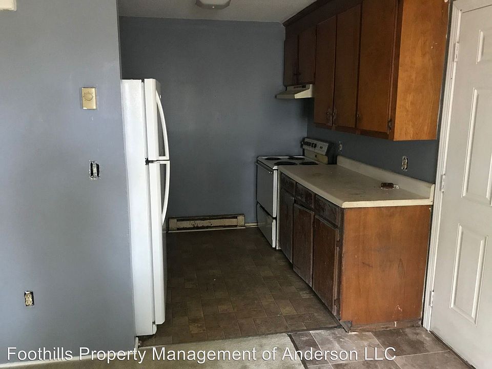 2nd image of 212 Cherry Ave