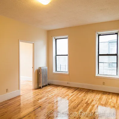 Rented by Space Real Estate | media 37