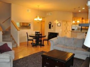 9362 Old Sauk Rd, Middleton, WI 53562