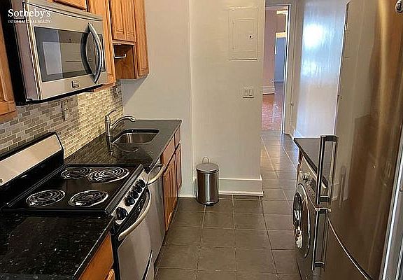 3rd image of 27 W 90th St APT 2