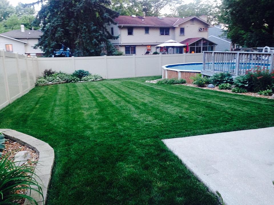 Vinyl privacy fence