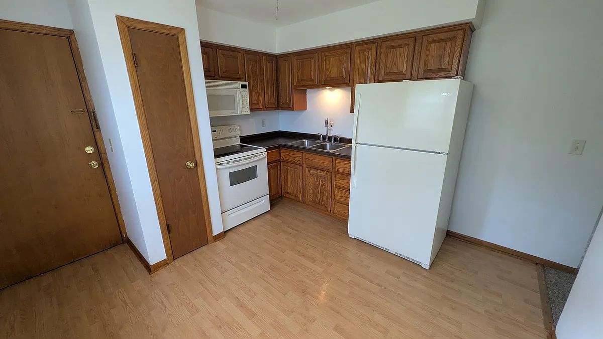 Building Photo - 635 N Lake Ave #101