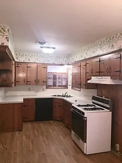 2224 N 57th Ln — Photo 2