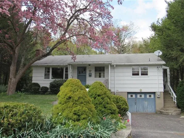 28 Wagon Wheel Court, Watertown, CT 06779