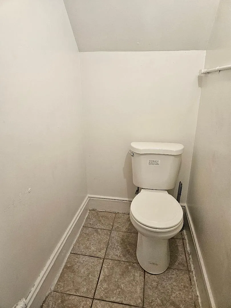 Studio, $750 — Photo 2