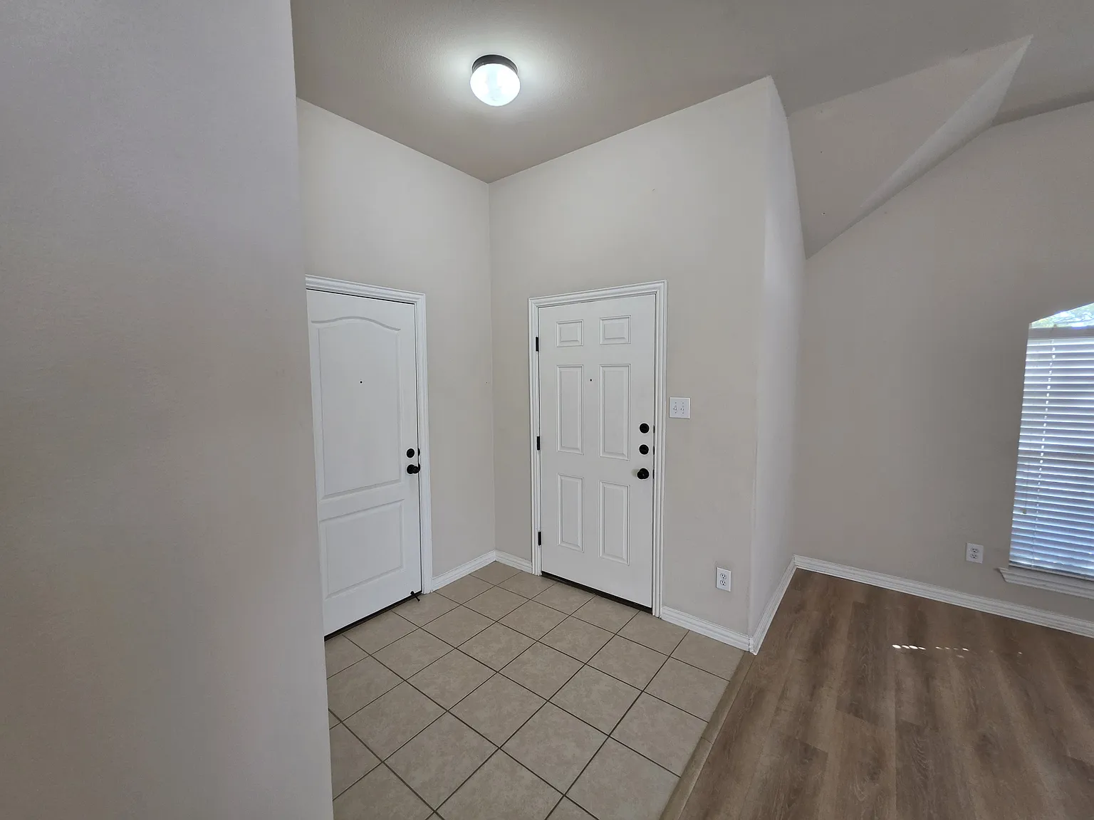 4 bed, 1950 sqft, $2,350 — Photo 2
