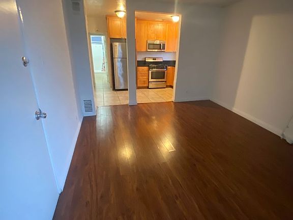 3rd image of 4757-4761 W San Vicente Blvd #18