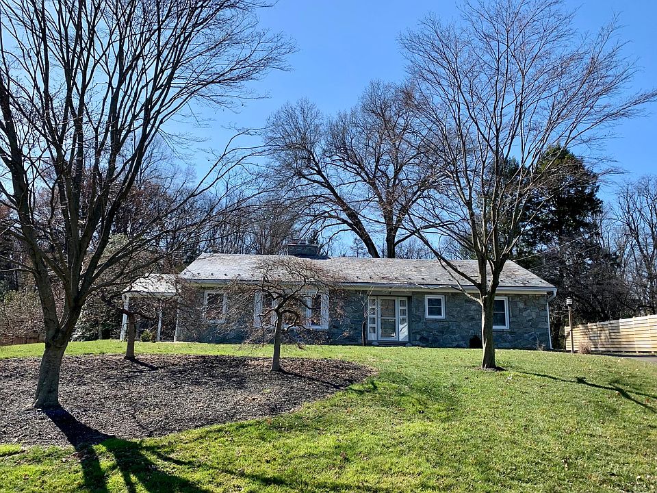 1st image of 8 N Bausman Dr