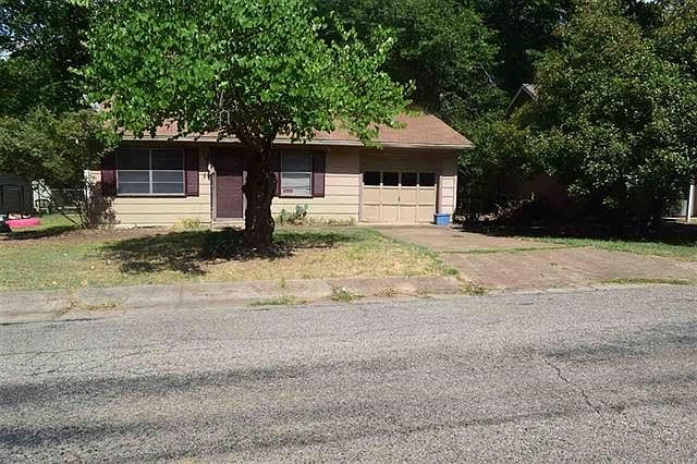 1st image of 1015 15th St SE