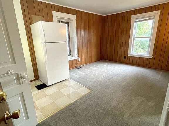 5th image of 613 Hill St APT 3
