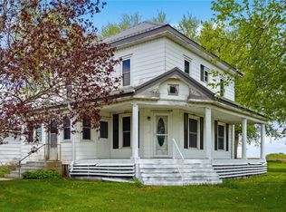 2921 220th St, Winthrop, IA 50682