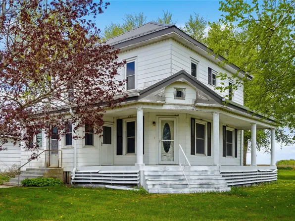 2921 220th St, Winthrop, IA 50682