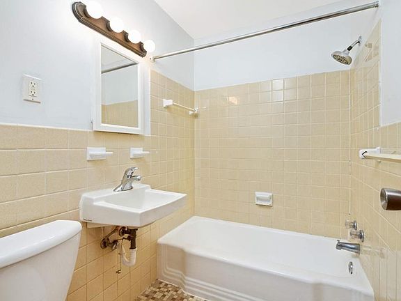 5th image of 15 Malcolm Ave SE APT 2