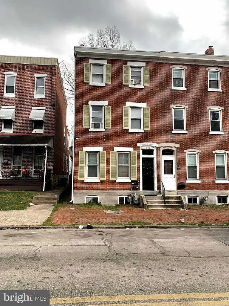 546 Stanbridge St photo 1
